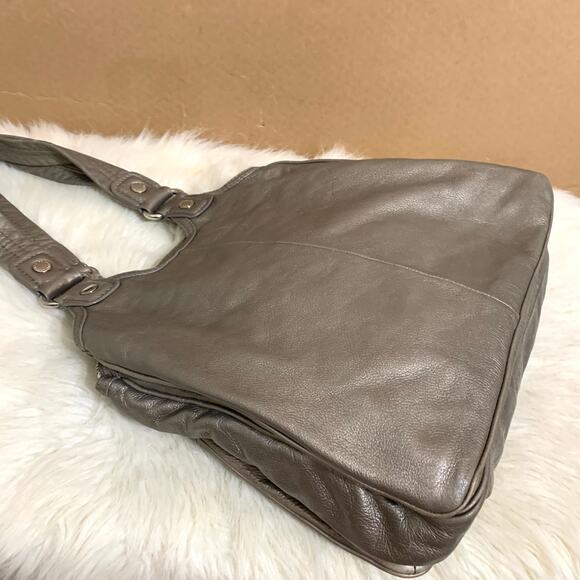 MARC JACOBS "TERI" Pewter Silver Leather Vintage N/S Totally Turnlock N/S Tote - Picture 3 of 16